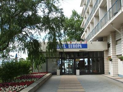 Hotel Europa Siofok - hotel nad Balatonem - Wejście - ✔️ Hotel Europa Siofok** - Tani Hotel z widokiem na Balaton w Siofoku