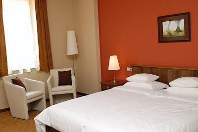 Sypialnia - Hotel Bassiana Sarvar - czterogwiazdkowy hotel na dzielnicy zamkowej - ✔️ Hotel Bassiana**** Sárvár - Czterogwiazdkowy hotel na Węgrzech w pięknym otoczeniu