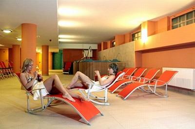 Harom Gunar Hotel Kecskemet na Węgrzech - Niedrogi hotel z sekcją wellness - ✔️ Hotel Három Gúnár**** Kecskemét - Remontowany hotel czterogwiazdkowy w sercu miasta