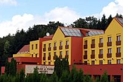 Hotel Narad Park - czterogwiazdkowy hotel w Matraszentimre, na wzgórzu Matra - ✔️ Hotel Narád Park**** Mátraszentimre - Matra Węgry, Remontowany hotel z ofertami rewelacyjnymi