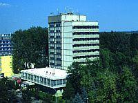 Hotel Hoforras - trzygwiazdkowy hotel w Hajduszoboszlo, w uzdrowisku o światowej sławie ✔️ Hotel Hőforrás Hajdúszoboszló - 500 metrów od kąpieliska termalnego - 
