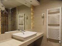 Elegancka i czysta łazienka w Hajduszoboszlo Wellness Hotel Atlantis
