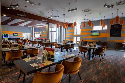 Restauracja hotelowa Azur Premium z panoramicznym widokiem na Balaton - ✔️ Azúr Prémium Hotel Siófok ✔️ 5* hotel wellness w Siófok