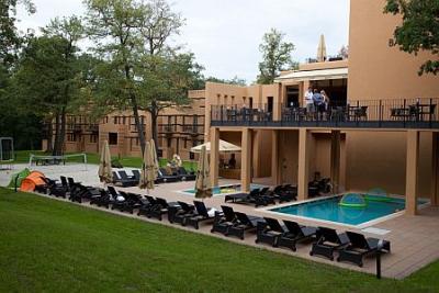 Hotel Bambara, basen zewnętrzny - Wellness hotel z pretensjonalymi usługami niedaleko od Budapesztu - ✔️ Bambara Hotel Felsotarkany Bukk**** ✔️ Wellness hotel w Bükk