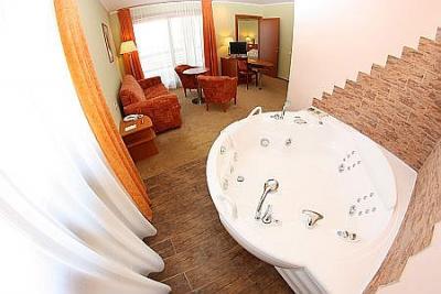 Hotel Aquarell Cegléd niedrogi pokój hotelowy z jacuzzi w atrakcyjnej cenie w sam raz na romantyczny weekend - Hotel Aquarell**** Cegléd - Aquarell Wellness Hotel Cegled, Węgry