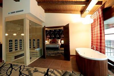 Jacuzzi i sauna w Hotel Cascade - luksusowy apartament - Cascade Resort Spa Hotel Demjen**** -  tani hotel spa i wellness w Demjen w niskich cenach
