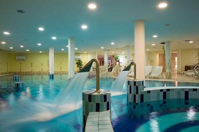 Basen wellness w CE Plaza Hotel, w sam raz na romantyczne chwile i weekend wellness - ✔️ Ce Plaza**** Siófok Balaton ✔️ tani hotel CE Plaza