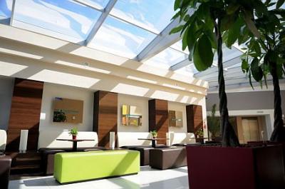 Lobby hotelu CE Plaza - bezpośrednia rezerwacja: telefonicznie lub przez internet. - ✔️ Ce Plaza**** Siófok Balaton ✔️ tani hotel CE Plaza