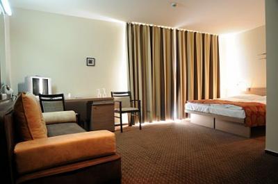 CE Hotel Plaza, rezerwacje online z opisem i zdjęciami - ✔️ Ce Plaza**** Siófok Balaton ✔️ tani hotel CE Plaza