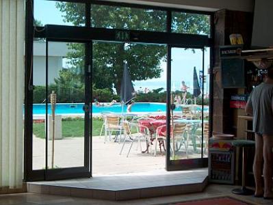 Odkryty basen w Hotelu Europa - nad samym brzegiem jeziora w Siofok  - ✔️ Hotel Europa Siofok ✔️ Tani Hotel Balaton w Siofoku