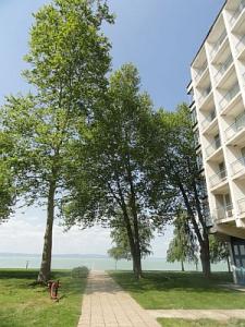 Hotel Lido Siofok nad Balatonem - własna plaża - Hotel Lido Siofok - Trzygwiazdkowy Hotel Lido z promocjami bezpośrednio nad Balatonem