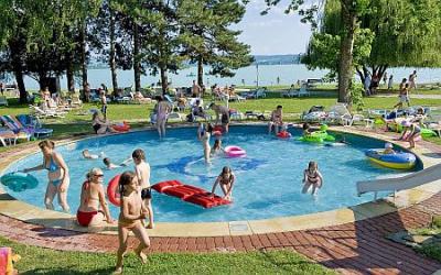 Odkryty basen dla dzieci w Hotelu Club Tihany nad Balatonem - ✔️ Club Tihany Bungalows**** ✔️ Tihany nad Balatonem