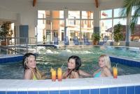 Hotel Aqua Spa Wellness w Cserkeszolo kryty basen i jacuzzi