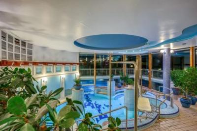 Basen z wodą leczniczą w Hotelu Thermal Aqua w Heviz - Hotel leczniczy nad jeziorem w Heviz - ✔️ ENSANA Thermal Hotel Aqua Hévíz**** ✔️ Aqua Kurort Heviz