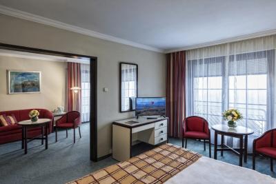 4 gwiazdkowy Hotel Thermal Aqua Spa w Heviz w pobliżu jeziora - ✔️ ENSANA Thermal Hotel Aqua Hévíz**** ✔️ Aqua Kurort Heviz