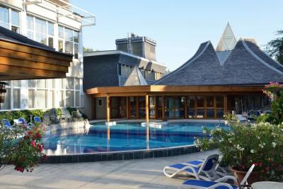 Hotel Danubius Health Spa Resort w Heviz z własnym wydziałem leczniczym - ENSANA Thermal Hotel**** Hévíz - kurort spa termal hotel w Heviz