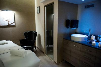 Masaż leczniczy w Hotelu Danubius Health Spa Resort w Heviz - ENSANA Thermal Hotel**** Hévíz - kurort spa termal hotel w Heviz