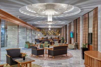 Lobby bar i kawiarnia - Hotel Heviz Health Spa Resort w Heviz  - ENSANA Thermal Hotel**** Hévíz - kurort spa termal hotel w Heviz