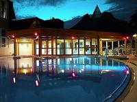 Basen odkryty w Hotelu Heviz Health Spa Resort - hotel wellness w Heviz blisko jeziora
