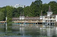 Hotel Danubius Health Spa Resort w Heviz nad samym jeziorem