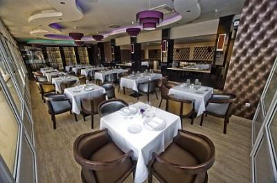 Restauracja w Hotelu Delibab w Hajduszoboszlo oferuje wyśmienite dania w eleganckiej atmosferze - ✔️ Hotel Délibáb, Hajdúszoboszló**** ✔️ Hotel Spa Délibáb