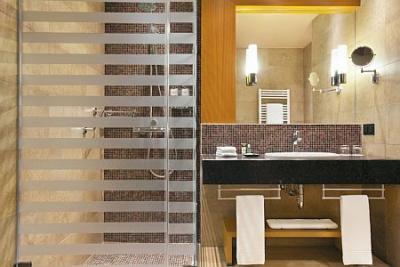 Four Points by Sheraton Hotel - łazienka hotelowego pokoju - ✔️ Four Points by Sheraton**** Kecskemét ✔️ Sheraton Hotel