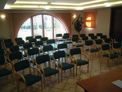 Sali konferencyjne i wydarzeń w pobliżu lotniska budapeszteńskiego - Airport Hotel Stacio w Vecses - ✔️ Airport Hotel Stáció Vecsés ✔️ Hotel Airport Stáció