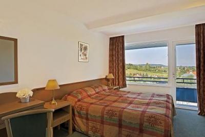 Łóżko francuskie - Hotel Annabella Balatonfured - ✔️ Hotel Annabella Balatonfüred*** ✔️ Hotel nad Balatonem