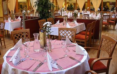 Hotel Club Tihany - Restauracja w hotelu wakacyjnym Club Tihany nad Balatonem - wakacje nad Tihany - ✔️ Hotel Club Tihany**** ✔️ Hotel nad Balaton