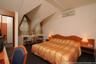 zdyskontowany pokój mansardowy z pakietem z niepełnym wyżywieniem - Hunguest Hotel Flora*** Eger - Hotel termalny z promocyjnymi ofertami wellness w Egrze