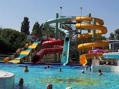 Park wodny Aquapolis Szeged jest połączony z hotelem Forras - ✔️ Hunguest Szeged ✔️ Termalny Hotel w Szeged