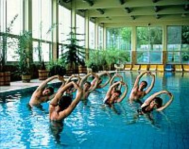 Gymnastyka wodna w Hotelu Helikon Keszthely - nad jeziorem Balaton - Hotell Helikon**** Keszthely - Trzygwiazdkowy hotel nad Balatonem