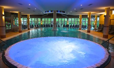 Weekend wellness w Heviz - Lotus Therma Hotel, basen zewnętrzny - ✔️ Lotus Termy i Spa Hotel***** Heviz - Luksusowy hotel termalno-leczniczy w ofercie promocyjnej