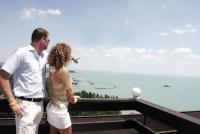 Widok panoramiczny na Balaton z tarasu Hotelu Marina w Balatonfured