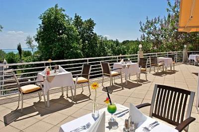 Panoramiczny widok na Balaton od 4* Hotel Bal - Hotel Bál Resort**** Balatonalmádi ✔️ hotel wellness w Balaton