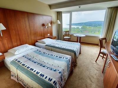 Zniżka pokoju hotelowego nad Balatonem z pakietem HB - Hotel Bál Resort**** Balatonalmádi ✔️ hotel wellness w Balaton