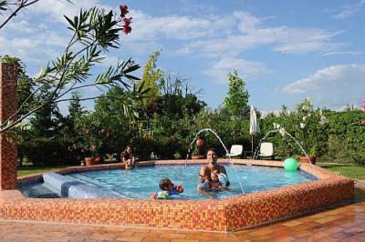 Hotel Meses Shiraz Egerszalok na Węgrzech - zewnętrzny basen hotelu wellness - Hotel Shiraz**** Egerszalok - Hotel Wellness i Konferencyjny w Egerszalok z cenami promocyjnymi 
