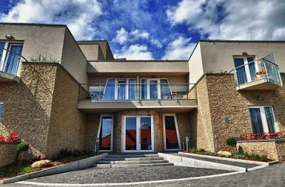 Hotel z świtnym humorem nad Balatonem - ✔️ Hotel Zenit Balaton Vonyarcvashegy ✔️ wellness Hotel Zenit