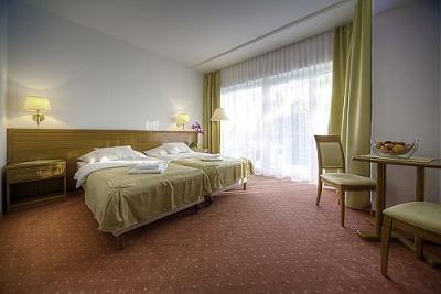 Sypialnia dwuosobowa - Hotel Welness Ket Korona Balatonszarszo - ✔️ Két Korona Wellness Hotel Balatonszarszó ✔️ Balatonu 