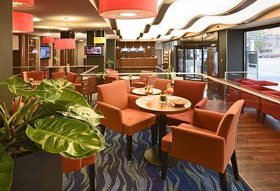 Novotel Danube Budapeszt - Przyjemny drinkbar w Novotelu nad Dunajem w Budapeszcie - ✔️ Novotel Budapeszt Danube**** - Nowoczesny hotel w ofercie promocyjnej