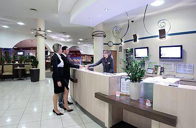 Castrum Hotel Szekesfehervar 4* Recepcja - ✔️ Castrum Hotel**** Szekesfehervar - Castrum w Szekesfehérvár
