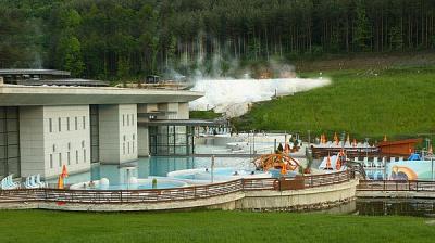 Kryty i odkryty basen w Saliris Wellness and Spa Hotel - Saliris**** Resort Spa Thermal Hotel Egerszalok - Uzdrowisko termalne wellness w Egerszalok