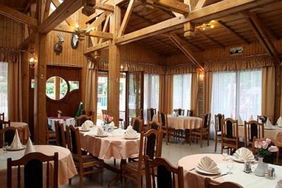 Taras restauracji w Hotelu Korona Siofok nad Balatonem - Hotel Korona Siofok - tanie noclegi nad Balatonem, Węgry