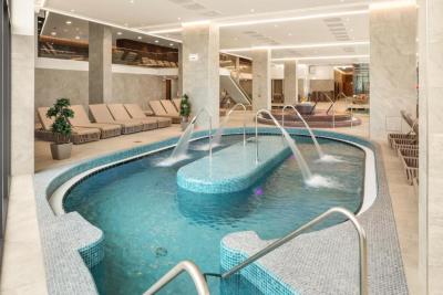Basen Wellness na weekend wellness nad Balatonem - ✔️ Sirius Hotel Keszthely **** ✔️ Tani hotel Sirius Keszthely