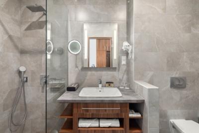 Piękna łazienka w hotelu Sirius nad Balatonem - ✔️ Sirius Hotel Keszthely **** ✔️ Tani hotel Sirius Keszthely