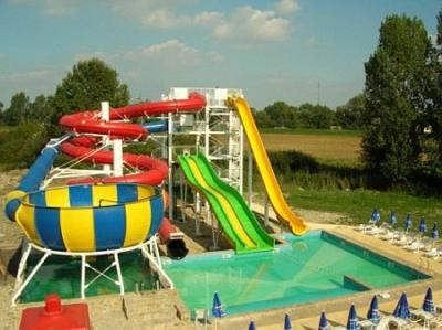 Poznaj park wodny i zjeżdżalnie w Session Hotel**** - ✔️ Hotel Session**** Aqualand Ráckeve - niedrogi termalowy hotel czterogwizdkowy w Rackeve