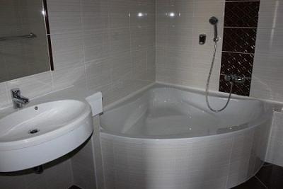 Session Hotel**** piękna łazienka z prysznicem lub wanną w Rackeve - ✔️ Hotel Session**** Aqualand Ráckeve ✔️ Hotel w Rackeve
