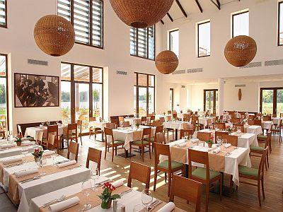 Ładna i elegancka restauracja hotelu Tisza Balneum w Tiszafured - ✔️ Tisza Balneum Thermal Hotel**** ✔️ Hotel welness Balneum