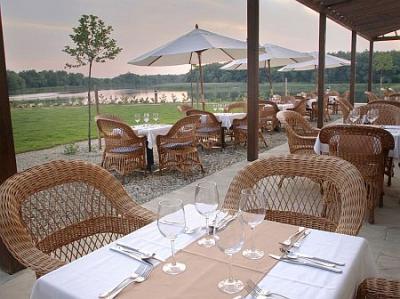 Piękny widok na rzekę Tisza z tarasu hotelowego Balneum Termal Hotel - ✔️ Tisza Balneum Thermal Hotel**** ✔️ Hotel welness Balneum