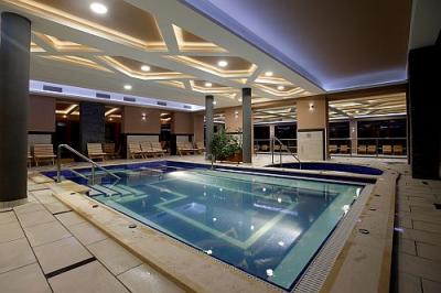 Elegancki basen kryty - Hotel Wellness Villa Volgy w Eger  - ✔️ Villa Völgy**** Hotel Eger ✔️ Villa Völgy wellness działanie